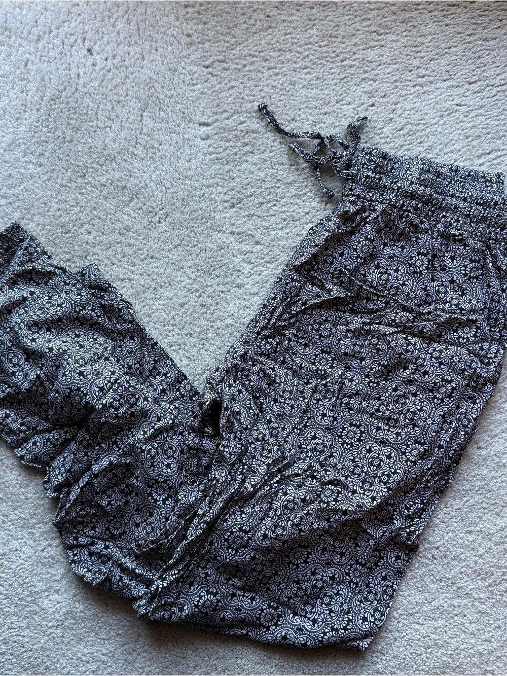 Uniqlo Black and Off-White Paisley Rayon Pants
